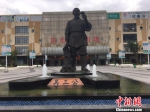 “吴三公”青铜雕像。　李倩倩　摄 - 浙江新闻网