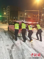 河北承德迎来今冬初雪 辖区内4条高速全线关闭 - 气象