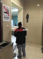 杭州东站女厕所里撞见男保洁员 网友表示很尴尬 - 浙江网