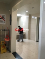 杭州东站女厕所里撞见男保洁员 网友表示很尴尬 - 浙江网