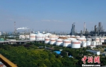 图为：镇海炼化厂区。　万里 摄 - 浙江新闻网