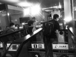 萧山机场3条自助入境通道 为何使用人数不到四成 - 浙江新闻网