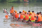 图为选手们在杭州西溪湿地划龙舟。　王刚 摄 - 浙江新闻网