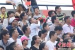 浙超联赛吸引了众多球迷前来观看。　韩宇 摄 - 浙江新闻网