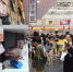 7月8日，在杭州国际博览中心举办的2017淘宝造物节上，顾客在“无人零售店”内体验。新华社记者 黄宗治 摄 - 住房保障和房产管理局