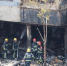 图为当地消防官兵正在爆炸现场进行救援。 王刚 摄 - 浙江新闻网