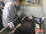 图为：受伤人员正在医院接受治疗。　胡哲斐　摄 - 浙江新闻网
