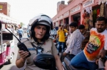 印度女警巡逻队的成员在街道上巡逻。（图片来源：法新社） - 浙江新闻网