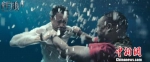 图为：电影《战狼2》水下拍摄现场。　资料图 摄 - 浙江新闻网