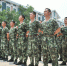 图为：武警官兵们在烈日下队列。王刚 - 浙江新闻网