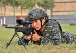 图为：一位武警官兵正在进行狙击训练。王刚 - 浙江新闻网