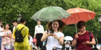 杭州：雨水送爽游客欢 - 互联星空