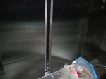 实验中，当地坎滑槽内有异物时，电梯会自动保护停梯。杭州市质监局提供 - 浙江新闻网