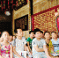 日前，东阳市江北街道甘东文化礼堂，消防志愿者在给孩子们讲解日常用火等安全常识。 包康轩 摄 - 浙江新闻网
