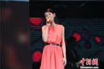 图为：刘若英在演唱会现场。　官方供图　摄 - 浙江新闻网