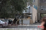 资料图：当地时间8月29日，位于美国驻阿富汗大使馆附近一个热闹的购物街发生爆炸事件。阿富汗喀布尔官员称，爆炸导致至少1人死亡，8人受伤。 - 浙江新闻网