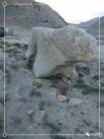 “珠峰奇石”在珠峰山上的原貌 - 浙江新闻网