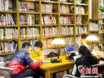 居民在城市书房阅读。温州市图书馆供图 - 浙江新闻网