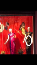 图片：男子欲盗窃的旗袍。江山公安供图 - 浙江新闻网