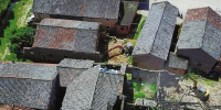 东阳市南市街道贾宅村，挖掘机在拆除危房。（资料照片） 东阳日报记者 包康轩 摄 - 浙江网