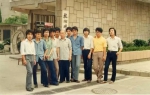 首次公开披露的马云（左二）就读杭州师范学院时的照片 - 浙江新闻网
