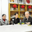 近日，杭州西湖区文新街道阳光社区挂牌成立杭州首个“老漂族”幸福家园工作室，为老人提供聊天平台，同时邀请心理专家提供“私聊”服务。 本报记者 陆海旻 摄 - 浙江新闻网
