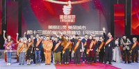 第十三届杭州市道德模范（平民英雄）和提名奖获得者合影。记者 郑承锋 摄 - 浙江新闻网