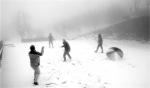 安吉江南天池景区，下起了今年入冬的首场大雪。 - 浙江新闻网