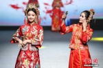 长沙：世界旅游文化小姐上演“最美嫁衣”秀 - 浙江新闻网