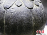 该铜权是迄今为止国内发现的铜权中，铭文最多的一枚 张啸龙 摄 - 浙江新闻网