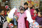 杭州伢儿穿戏服 感受传统文化魅力 - 互联星空