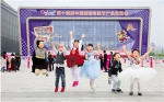 4月26日，第十四届中国国际动漫节在杭州开幕，孩子们欢呼雀跃。 本报记者 魏志阳 摄 - 浙江新闻网