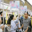 杭州地铁1号线推出母亲节感恩专列。 赖金鑫 摄 - 浙江新闻网