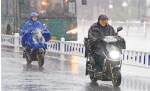 6月19日傍晚，杭城下起瓢泼大雨。 本报记者 董旭明 摄 - 浙江新闻网
