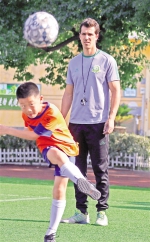 “洋教练”助阵 校园足球在飞 - 杭州网