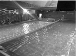 戈雅公寓游泳馆，浅水区（左）水深1.2米，深水区水深1.8米（右）。 2017年7月7日，一个9岁男孩溺水。 - 浙江新闻网