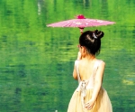 来西湖拍照，带把伞就够美 - 杭州网
