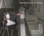 电梯上飞身施救摔倒大妈的小伙找到了！25岁杭州人 非常低调 - 杭州网