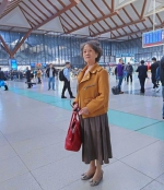 图为：沈蓓蓓在苏州火车站踏上“寻亲之路”。浙江省临海市台办提供 - 浙江新闻网