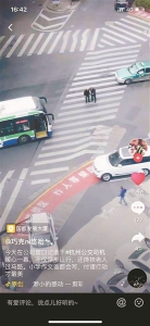 停下公交车，扶拄拐大伯过马路 这位杭州公交司机红了 2.4万人为他点赞 - 杭州网