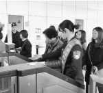 杭州边检今年将增加5条出境自助通道 刷护照、摁指纹出入境10秒就能搞定 - 杭州网