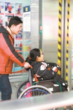 杭州火车东站地铁站 残疾人志愿者为春运“导航” - 杭州网
