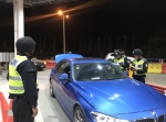 雷霆行动期间，杭州萧山警方进行车辆管控排查工作现场。 - 浙江新闻网