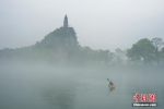 3月28日，平流雾中的桂林老八景“塔山”。 唐梦宪 摄 - 浙江新闻网