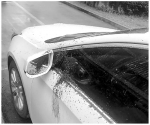 凯迪拉克天窗被砸出“天窗”近期有6辆小车遭遇飞来横祸 - 杭州网