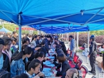 现在西湖文化广场都是人人人的节奏 这场活动跟很多学生有关 - 杭州网