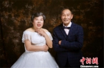 沈良源夫妇的“婚纱照”。　红星服务中心提供 - 浙江网