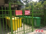 杭州某餐饮店外的垃圾桶。　张煜欢 摄 - 浙江新闻网