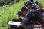 野外图上作业考核，考验着每名官兵的最强大脑 韩海建 摄 - 浙江新闻网