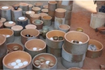 图为：工匠们在匣钵里装满的“婺州窑”。方佳颖摄 - 浙江新闻网